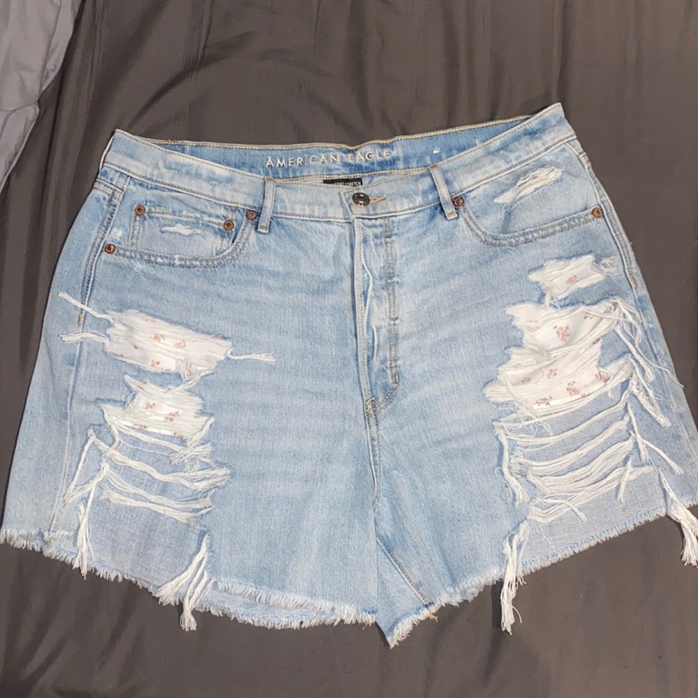 Light wash, high waisted, distressed American Eagle denim shorts